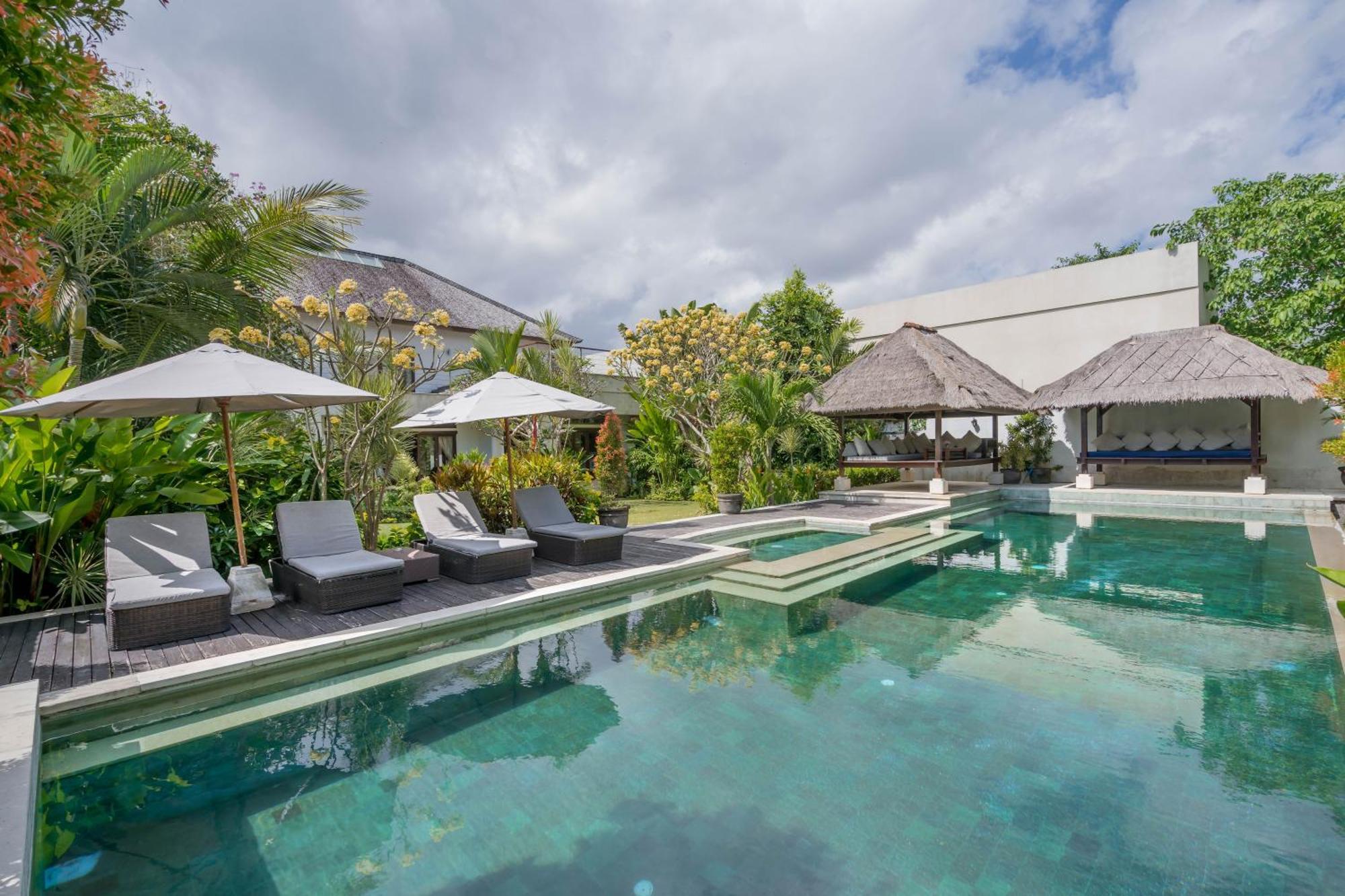 Villa Kaira Estate Canggu  Exterior photo