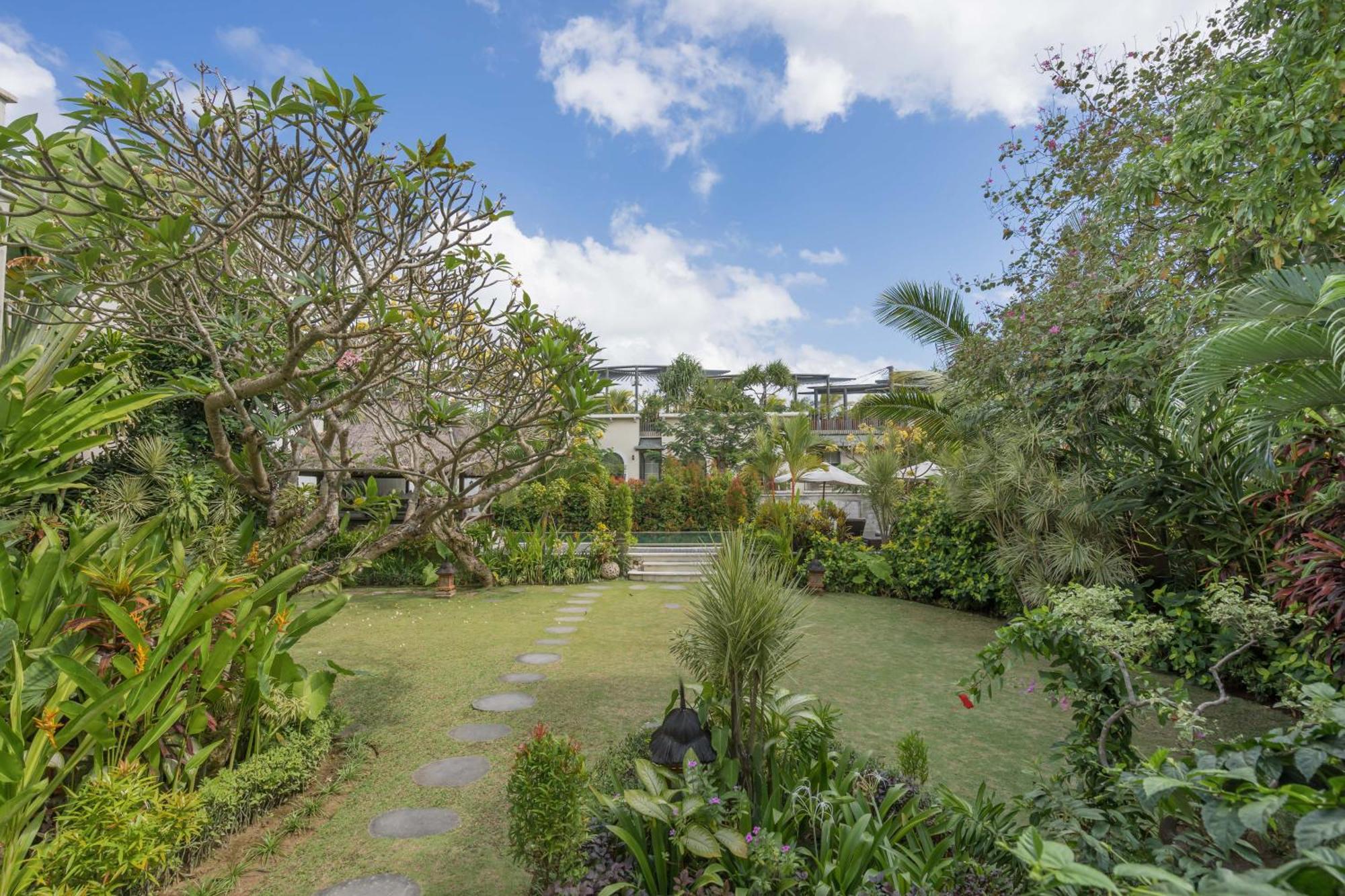 Villa Kaira Estate Canggu  Exterior photo